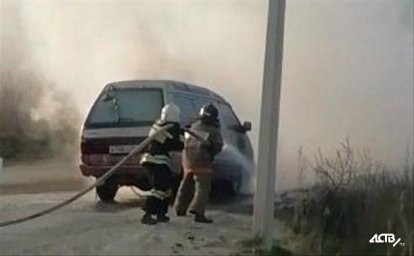 Горящий микроавтобус потушили в Корсакове