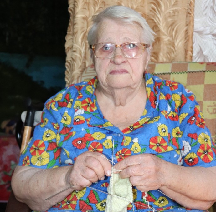 Сама плетёт своё настроение Сама плетёт своё настроение