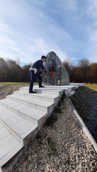 Полицейские Мостовского района почтили память коллеги, погибшего при исполнении служебного долга Полицейские Мостовского района почтили память коллеги, погибшего при исполнении служебного долга